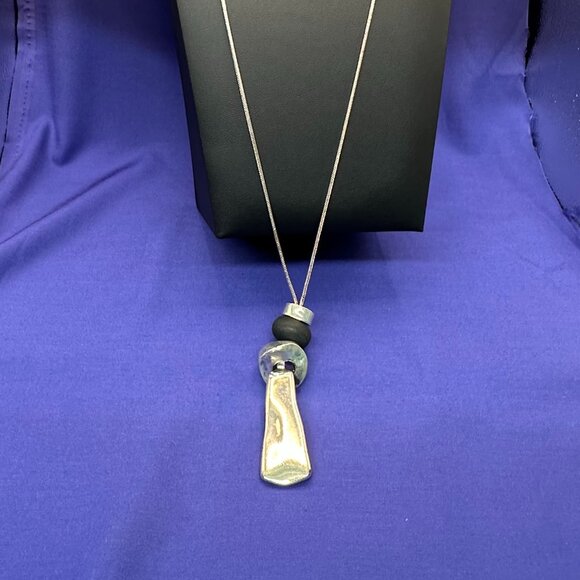 Chico’s Long Modernist Silver-Tone Pendant Necklace - Picture 4 of 11